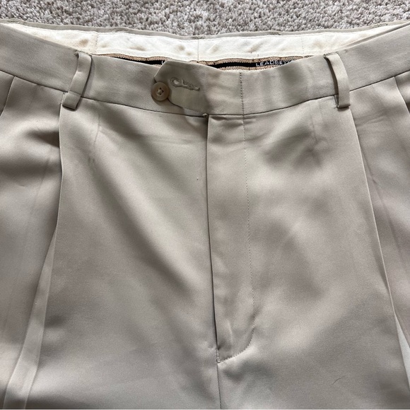 Jos. A. Bank Men's Beige Golf Shorts - Picture 3 of 6